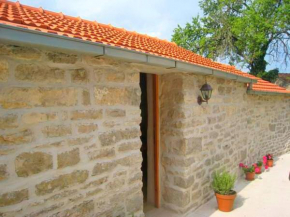 Stone House Harmony - One Bedroom Apartment with Patio and Garden View 1